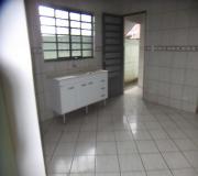 Casa para Locação, em Taubaté, bairro Cidade Jardim, 2 dormitórios, 1 banheiro, 2 vagas